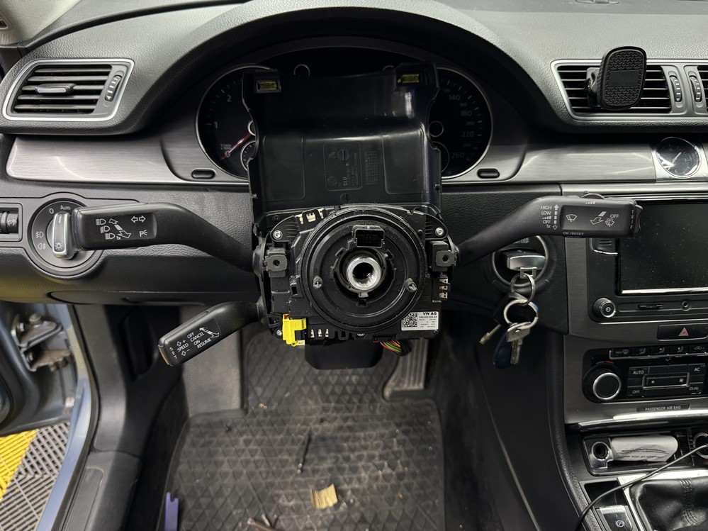 Activare 4 - VW Passat CC 2012 Retrofit Montare Instalare Activare Pilot Automat Cruise Control Tempomat Montare 4 - VW Passat CC 2012 Retrofit Montare Instalare Activare Pilot Automat Cruise Control Tempomat