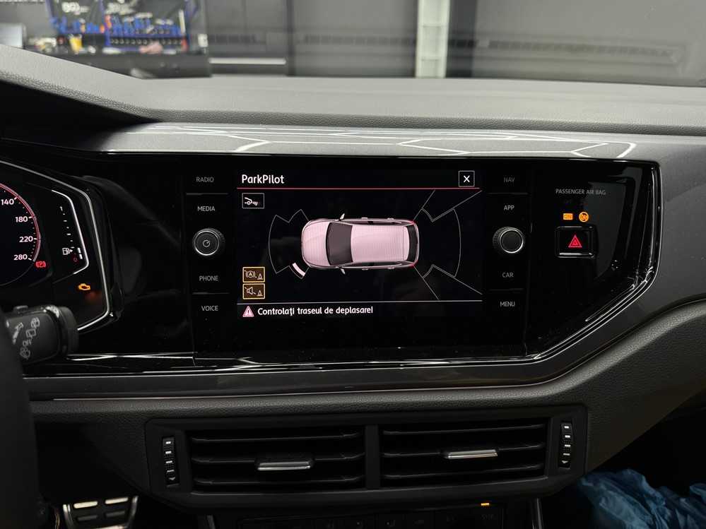 Montare 9 - VW Polo 2G AW1 2020 Montare Instalare Camera Marsarier In Sigla Emblema Originala Anulare Stergator Luneta