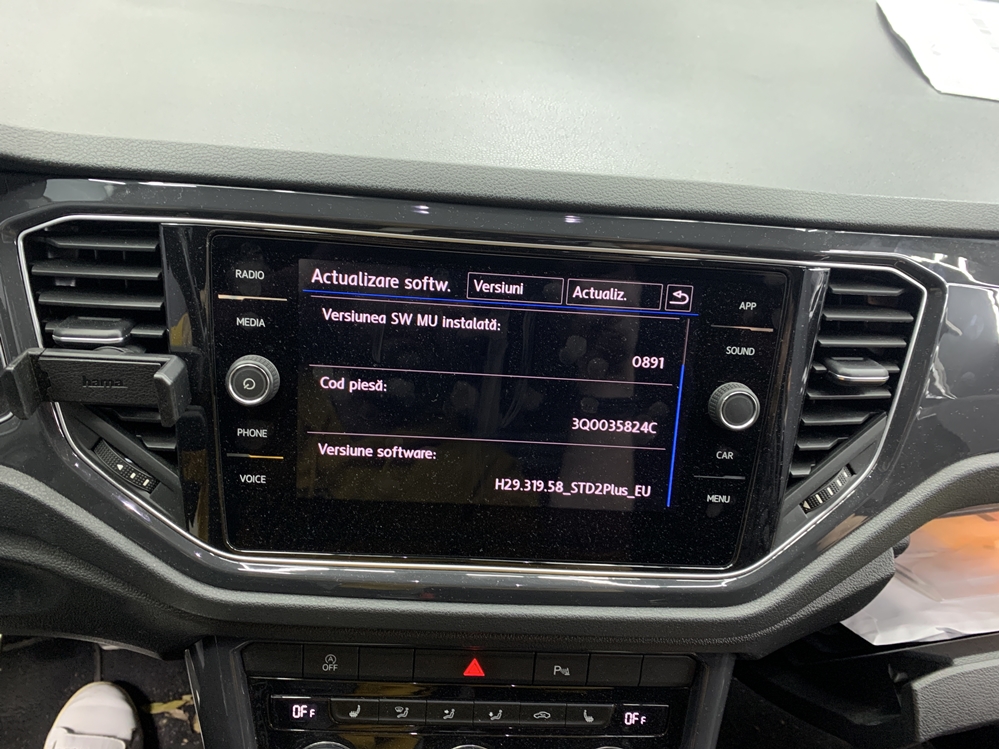 Montare 5 - VW T Roc 2020 Update Unitate Multimedia Navigatie Activare APP Connect Apple Carplay Android Auto 