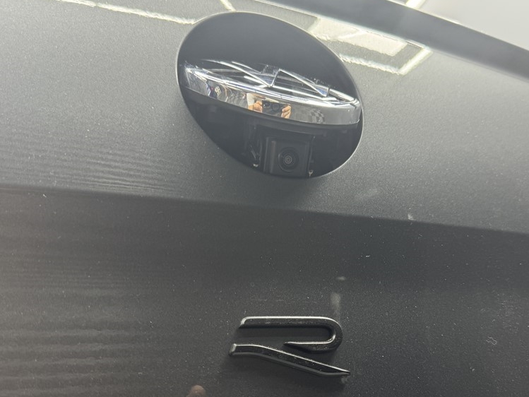 Montare 12 - VW T Roc R 2021 Instalare Camera Video Marsarier Spate Highline Originala In Emblema