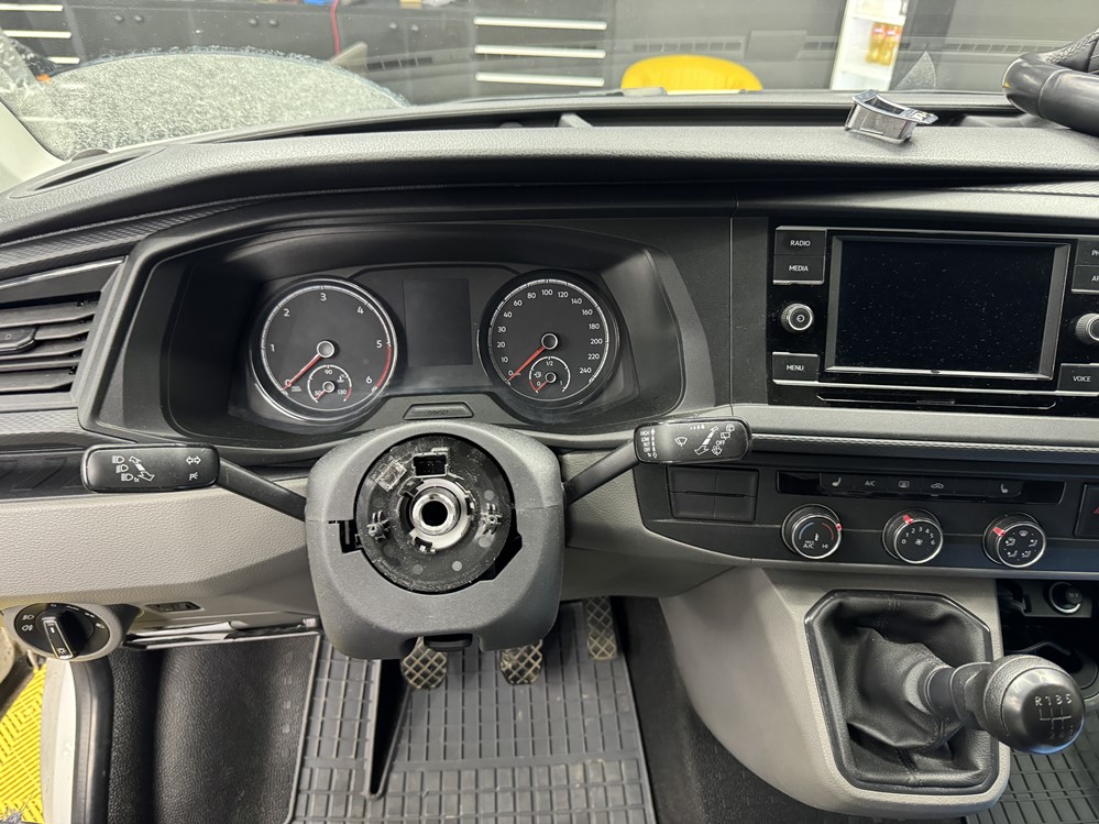 Activare 3 - VW T6.1 2020 Instalare Volan Full Touch Comenzi Haptice Touch Montare 3 - VW T6.1 2020 Instalare Volan Full Touch Comenzi Haptice Touch
