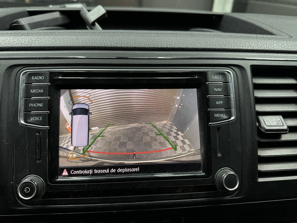 Montare 10 - VW T6 Caravelle Instalare Senzori Parcare Fata Spate Originali Camera Spate Originala Bucuresti