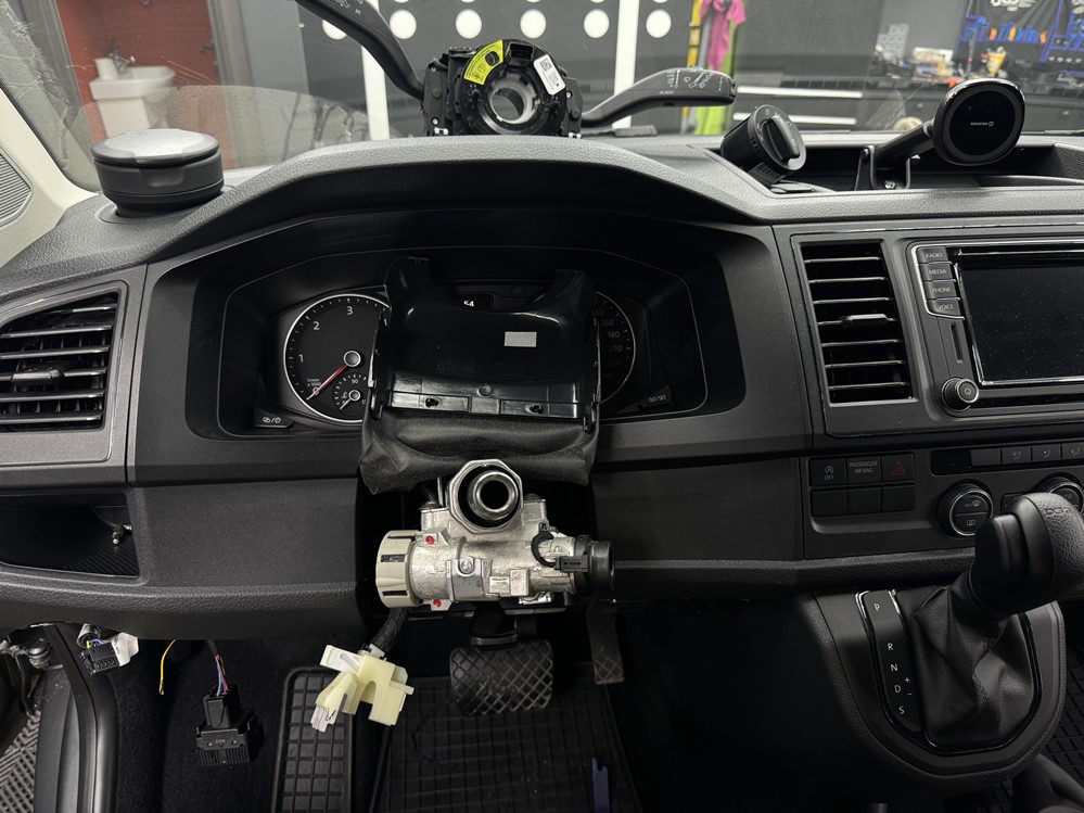 Montare 4 - VW T6 Caravelle Instalare Volan Piele Cu Comenzi Multifunctionale Bucuresti Ilfov