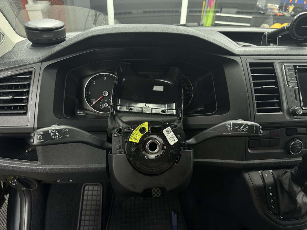 Montare 5 - VW T6 Caravelle Instalare Volan Piele Cu Comenzi Multifunctionale Bucuresti Ilfov