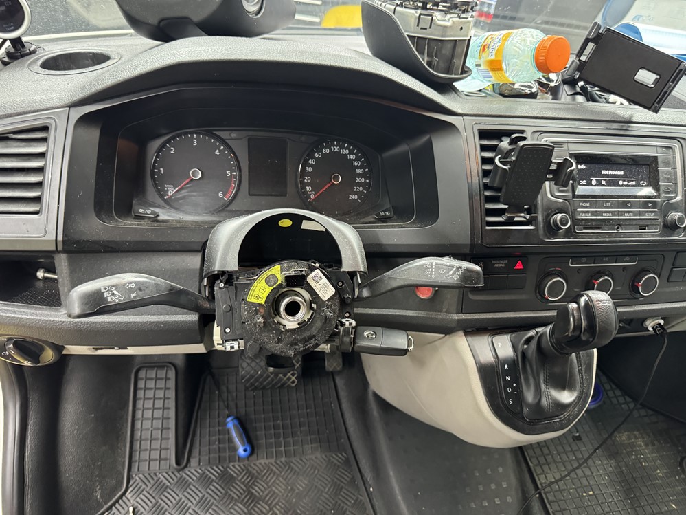 Montare 4 - VW T6 Transporter Caravelle Instalare Volan Comenzi Pilot Automat Tempomat Cruise Control Pe Volan 