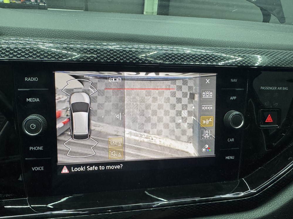 Activare 10 - VW Taigo 2022 Instalare Camera Video Parcare Spate Marsarier Originala Highline cu Linii Ghidaj Montare 10 - VW Taigo 2022 Instalare Camera Video Parcare Spate Marsarier Originala Highline cu Linii Ghidaj