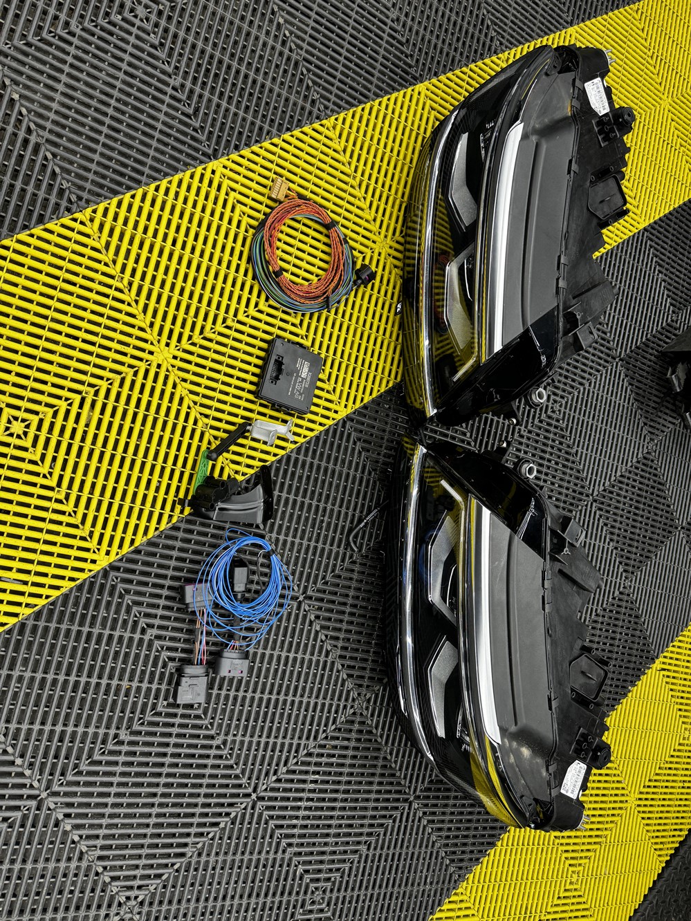 Montare 5 - VW Tiguan 2 AD1 2018 Instalare Faruri FULL LED Matrix Originale 