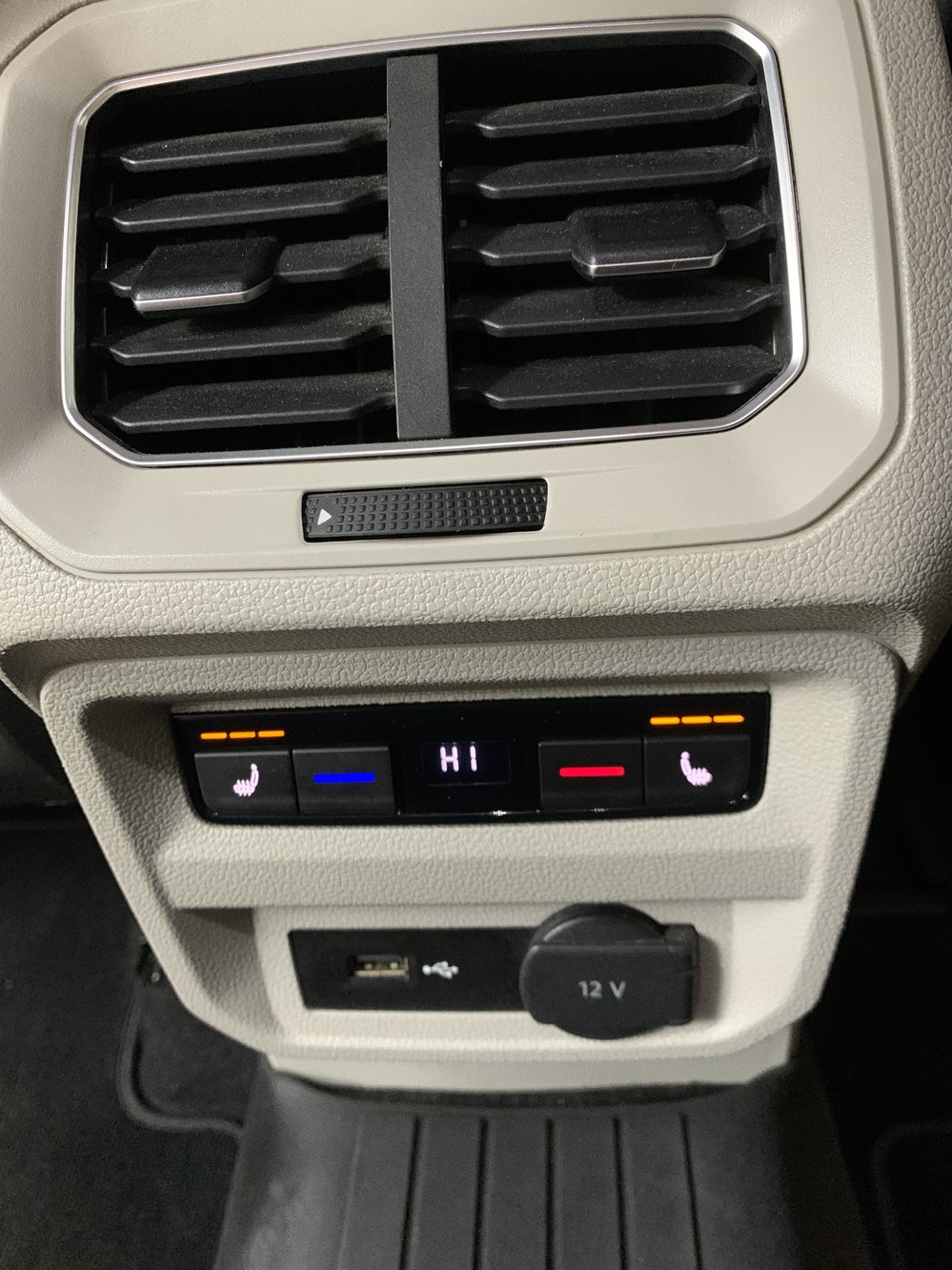 Montare 3 - VW Tiguan 2019 Instalare Bancheta Spate cu Incalzire Remediere Probleme AreaView 360