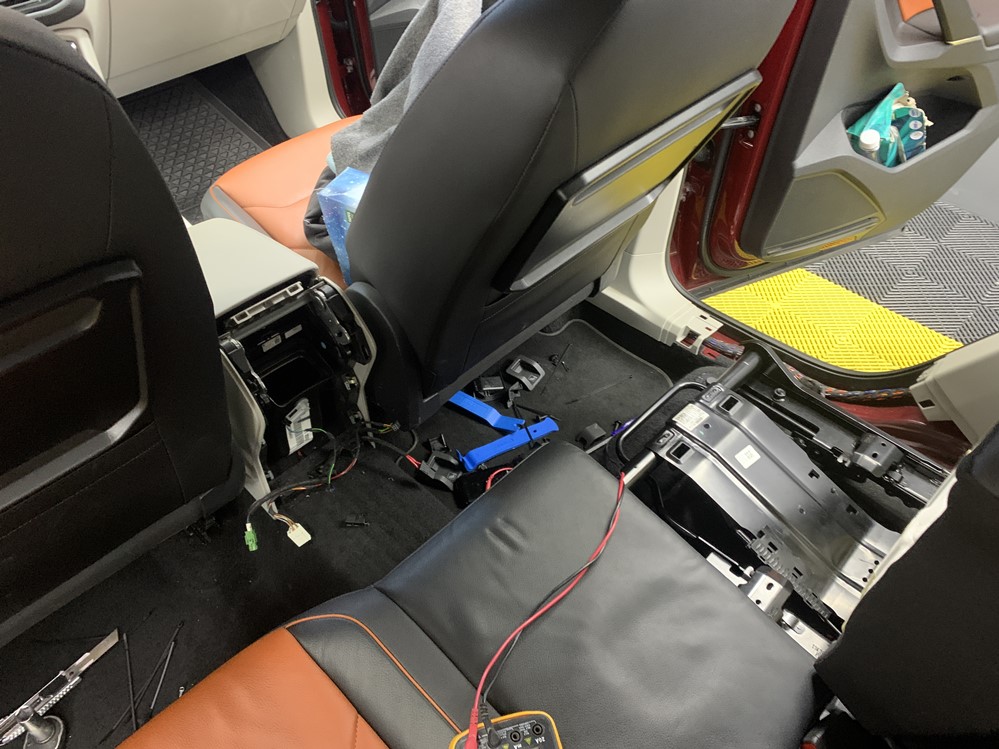 Montare 8 - VW Tiguan 2019 Instalare Bancheta Spate cu Incalzire Remediere Probleme AreaView 360