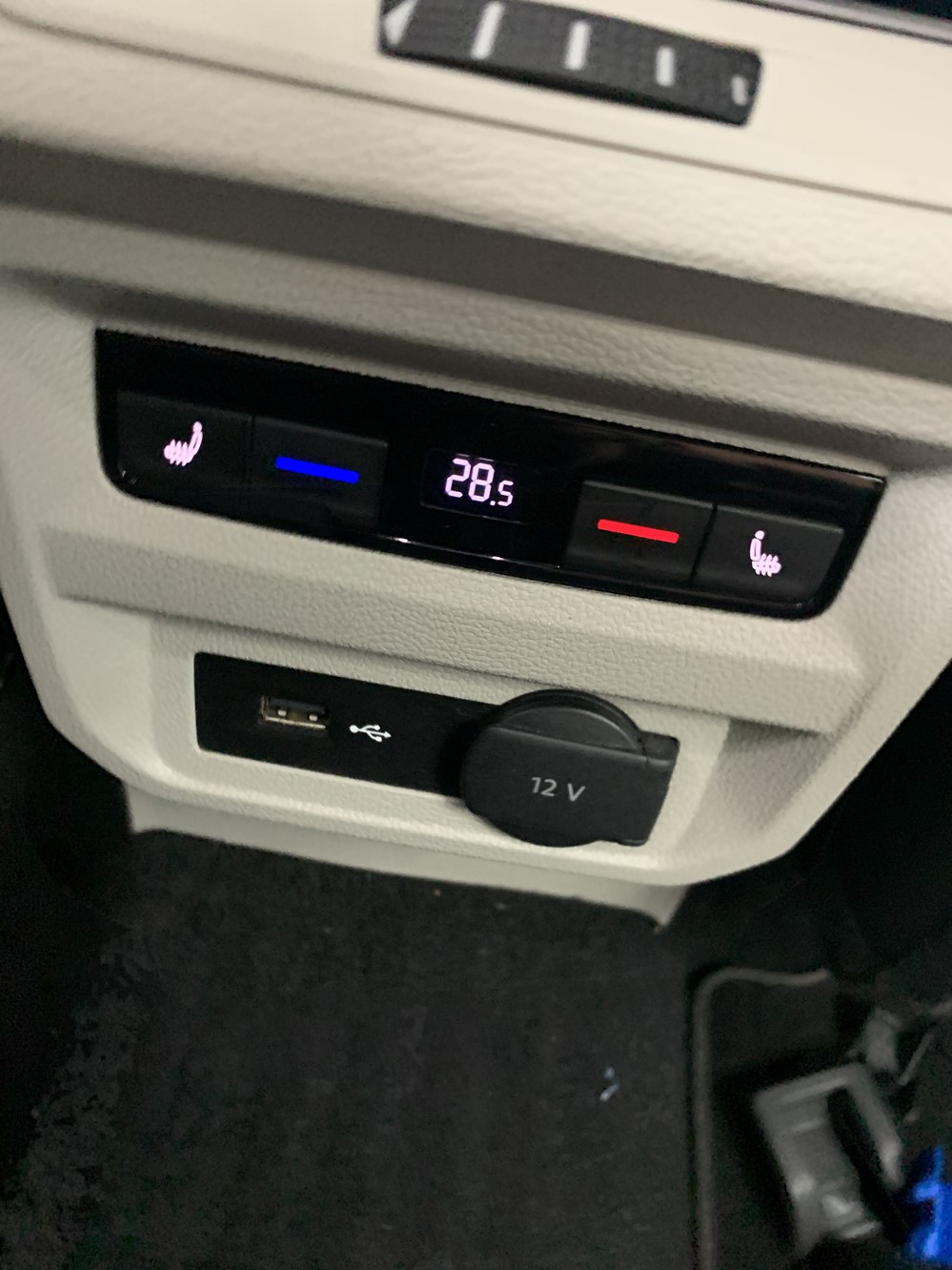 Montare 10 - VW Tiguan 2019 Instalare Bancheta Spate cu Incalzire Remediere Probleme AreaView 360