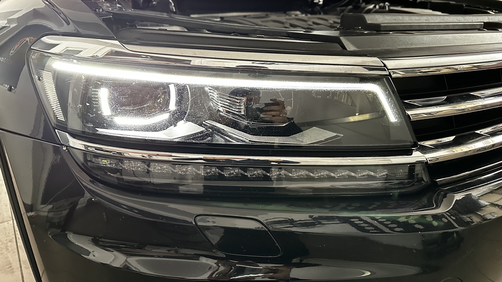 Montare 7 - VW Tiguan AD1 2018 Instalare Faruri FULL LED Matrix Originale