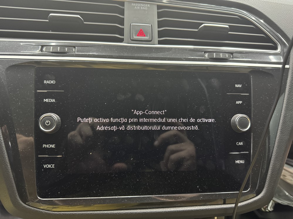 Montare 3 - VW Tiguan AD1 2018 Activare APP Connect Apple Carplay Android Auto Waze Google Maps