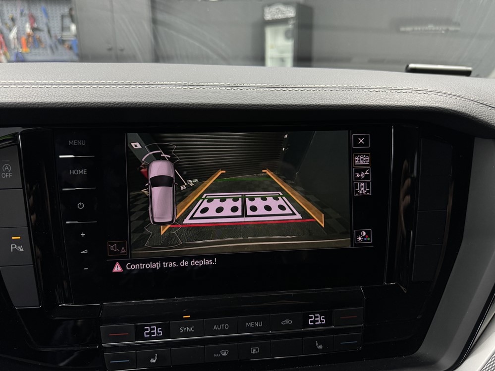Montare 8 - VW Touareg III CR 2018 Montare Instalare Camera Spate Marsarier Originala Highline Bucuresti