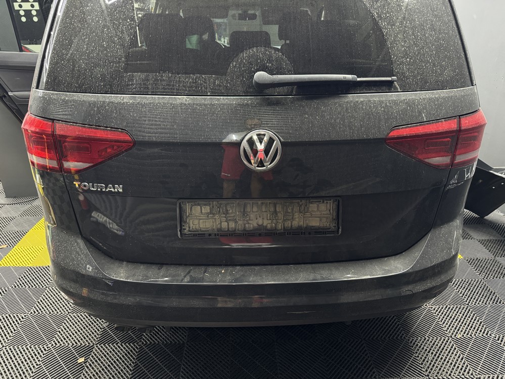 Montare 3 - VW Touran 5TA 2016 Montaj Instalare Senzori Parcare Spate Originali