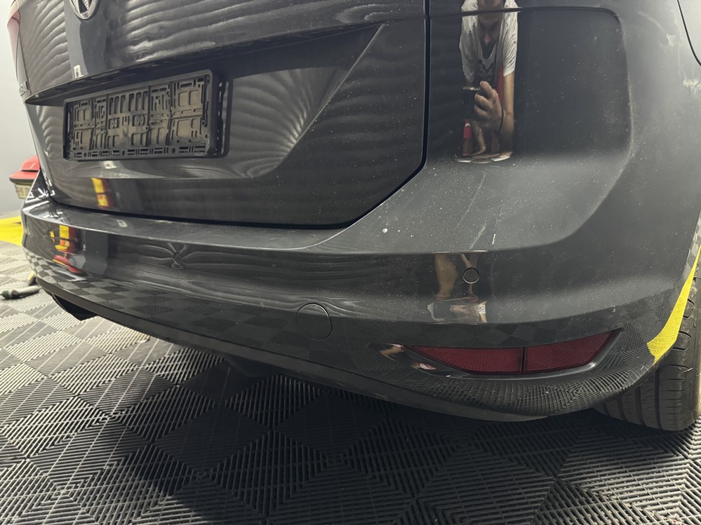 Montare 7 - VW Touran 5TA 2016 Montaj Instalare Senzori Parcare Spate Originali