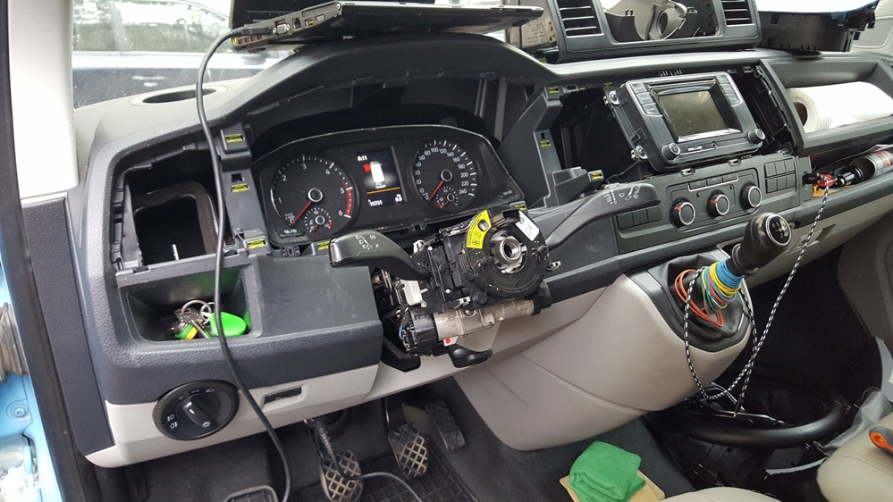 Activare 8 - VW Transporter T6 2016 Inlocuire Ceasuri Bord Color / Instalare Comenzi Volan Montare 8 - VW Transporter T6 2016 Inlocuire Ceasuri Bord Color / Instalare Comenzi Volan