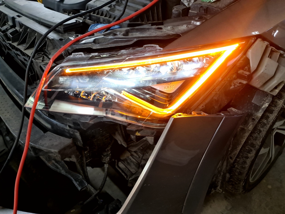 Seat Leon 5F 2014 Instalare Faruri LED Seat Lighting Seat Leon 5F